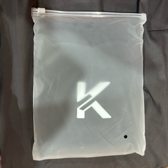 Kinetix Gear Black Compression Shoulder Braces - Picture 4 of 9